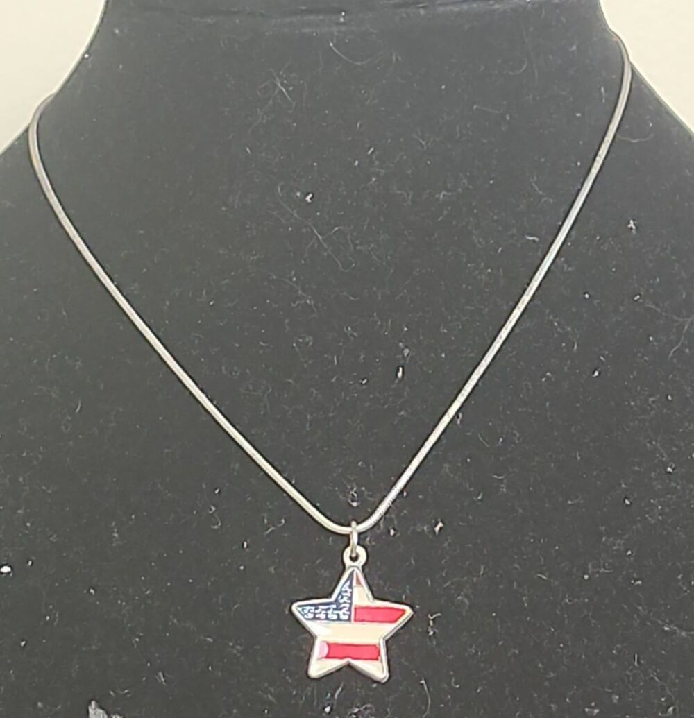 Unbranded Silver Tone Metal Chain Necklace w/Patriotic American/U.S. Flag Star